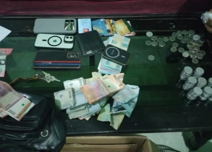 Grebek Obat Ilegal di Lebaksiu, Aparat Ciduk Tiga Orang dan Bongkar Lapak Seng 