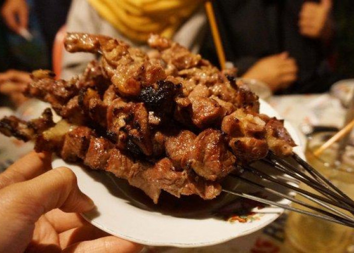 Menikmati Malam di Bandung: 8 Kuliner Malam yang Harus Kamu Kunjungi!
