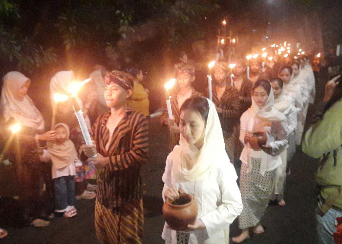 Sakralnya Kirab Nyadran Kali Kandri, 9 Pasang Penari Ambil Tujuh Mata Air di Semarang