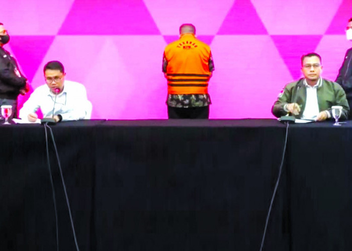 Diduga Beli Jabatan Rp100 Juta, Sekretaris DPRD Kabupaten Pemalang  Ditahan  KPK