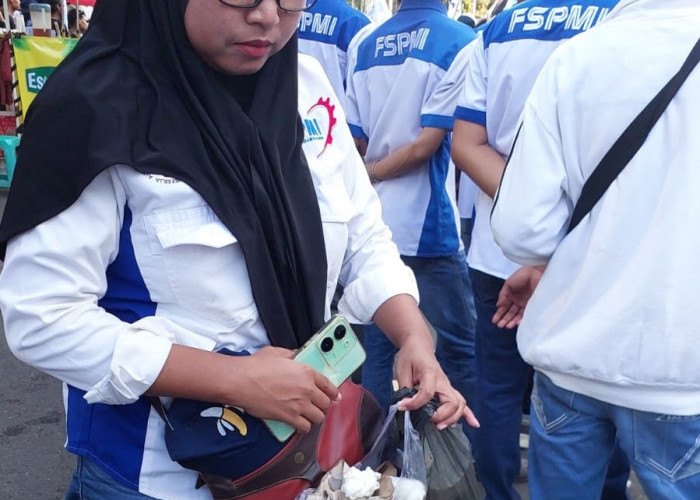 Buruh Semarang Rayakan May Day dengan Aksi Bersih-Bersih, Wali Kota: Ini Contoh Demokrasi Dewasa