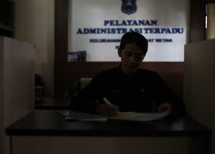 Pemadaman Listrik di Wilayah Kota Tegal Sebabkan Pelayanan Kantor Kelurahan Terhambat