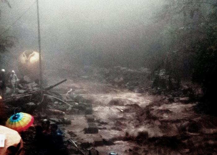 Guci Tegal Diterjang Banjir Bandang, Wisata Ditutup Sementara