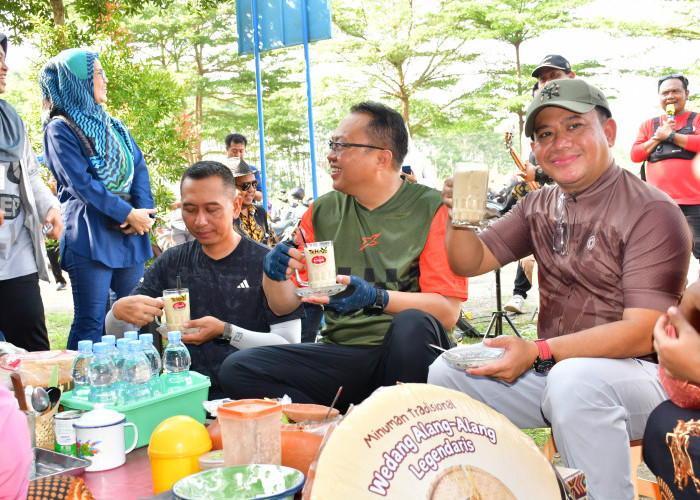 Kuliner ‘Tumpah Blek’ di Kedungwuni, Sukirman Dorong UMKM Center Jadi Wisata Baru Pekalongan