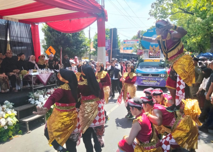 Tari Soreng dan Gaculan Bocah Warnai Kirab Gunungan Hari Jadi Kabupaten Tegal