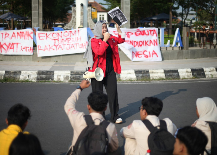 Demo Mahasiswa Pecah di Pusat Kota Tegal, Kritisi Program Prabowo-Gibran