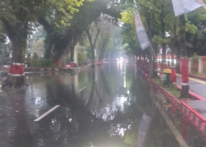 Sejumlah Titik Perkotaan Purwodadi Dikepung Banjir, Termasuk Jalan Depan Kantor Bupati Grobogan