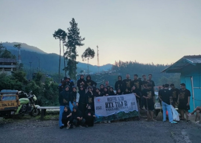 Siswa SMK Negeri 2 Adiwerna Kabupaten Tegal Isi Liburan dengan Bersihkan OW Guci 