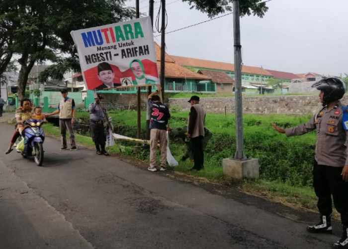 Masa Tenang, Polres Semarang 'Kawal' Penertiban APK Paslon Hingga Kepelosok Desa