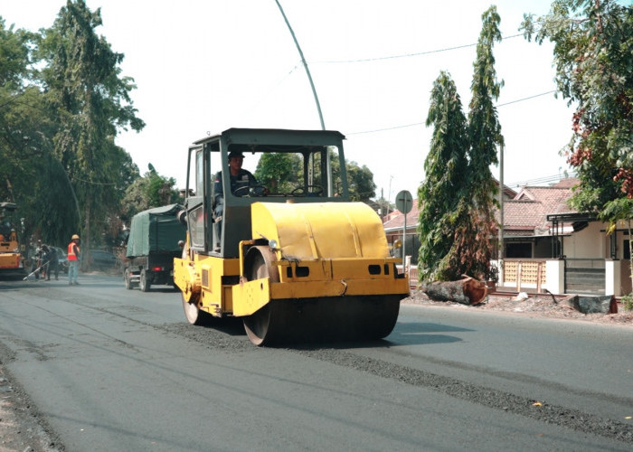 Jalan Berlubang Bikin Celaka, Ruas Ujungrusi-Trayeman Digeber Overlay 