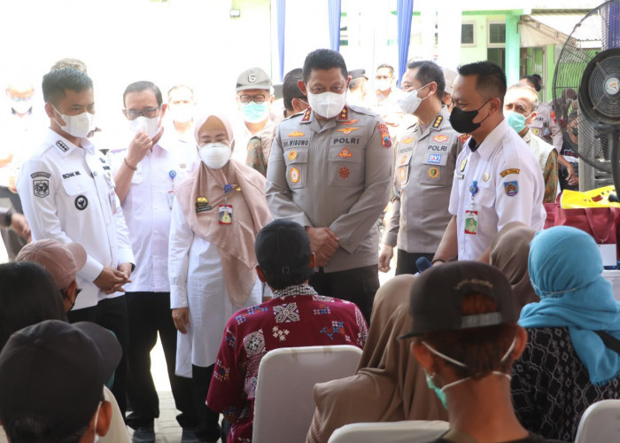 Kapolda Jateng Tinjau Skrining TOSS TB dan Tracing di Puskesmas Adiwerna Tegal 
