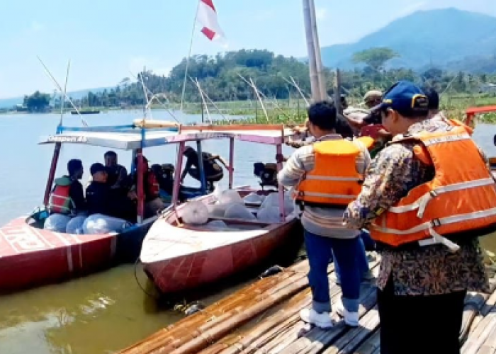 Uji Kualitas di 14 Titik Anak Sungai, Air Rawa Pening Tercemar Sedang