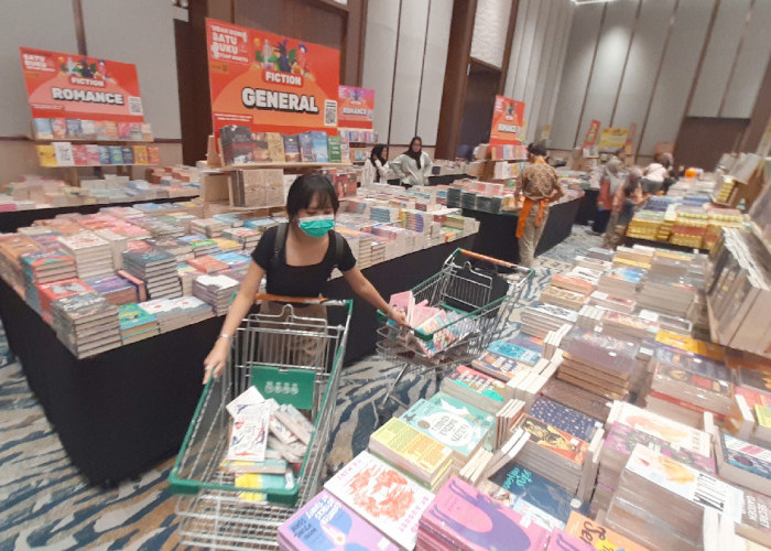 Lebih dari Sejuta Buku Internasional Hadir di Semarang, Pengunjung Berburu hingga Bawa Empat Troli