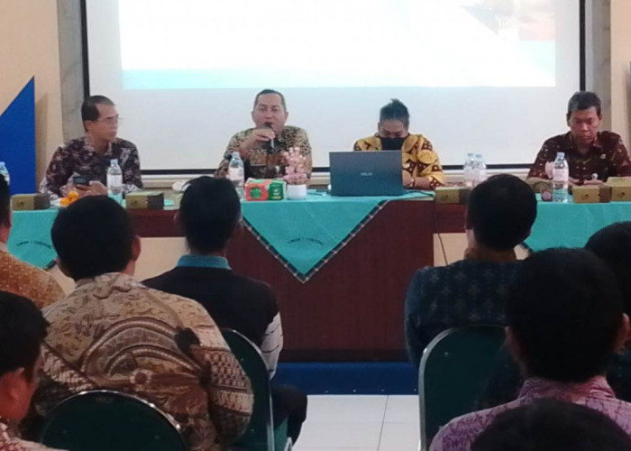 Disiplin ASN Diperkuat, SMK Negeri 1 Tonjong Brebes Gelar IHT dan Beri Penghargaan Studi S2 bagi Guru