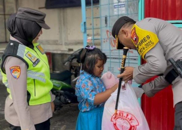 Dedikasi dan Tanggung Jawab Briptu Yolanda Bawa Anak Sambil Kerja, Diapresiasi Kapolres Solo 