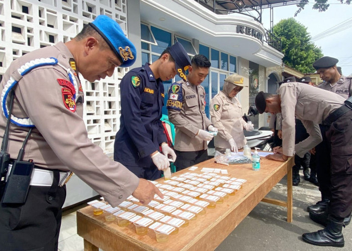 Ratusan Personel Polres Pemalang Jalani Tes Urine