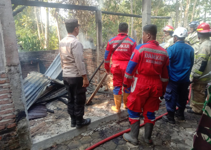 Gudang Furniture di Petanahan Kebumen Ludes Terbakar, Api Diduga dari Pembakaran Sampah