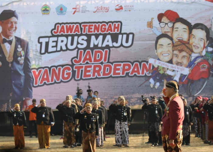 Ganjar Bungkukkan Badan Bilang Terima Kasih kepada Masyarakat Jawa Tengah