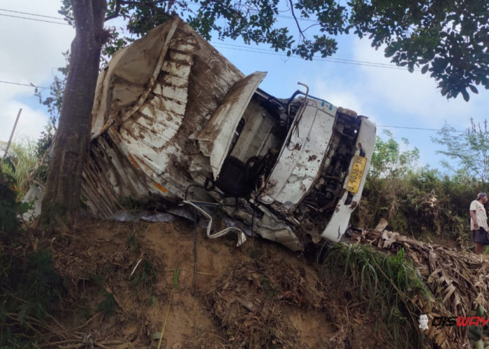 Truk Boks Oleng di Tanjakan Slumut Magelang, Satu Orang Meninggal dan Tiga Luka
