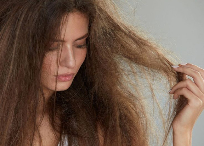 6 Cara Mengatasi Rambut Mengembang