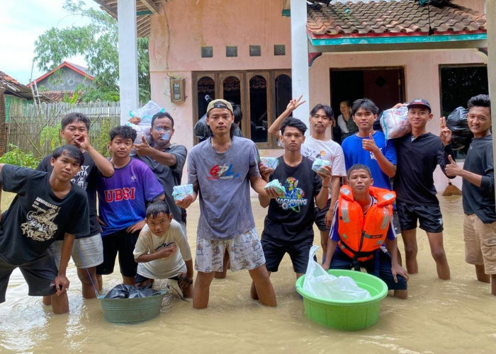 Sepekan Sidaharja Tegal Dikepung Banjir, Warga Bertahan di Tengah Lumpur