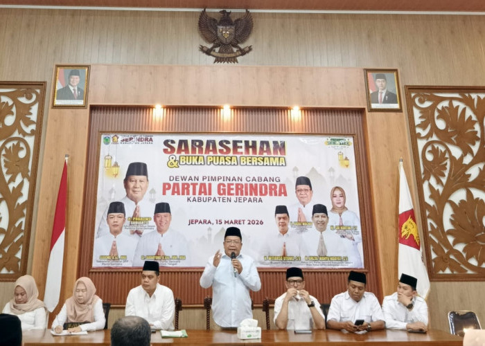 Manuver Gerindra Mengejutkan Jelang Lebaran,  Berikan Seragam Berlogo Garuda ke Bupati Jepara