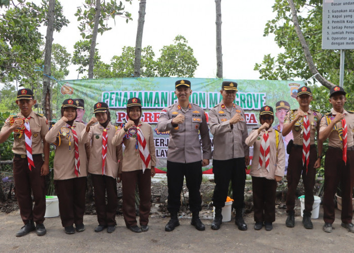 Kapolres Tegal Kota Tanam Mangrove, Ajak Masyarakat dan Pelajar Peduli Lingkungan 
