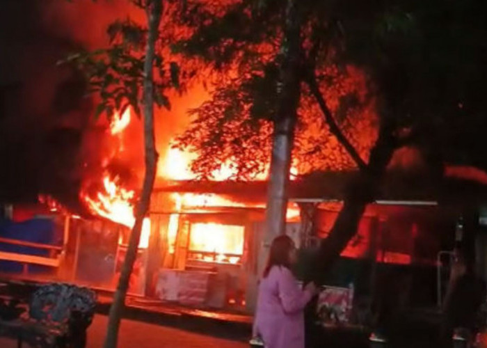 Kebakaran Tiga Warung di Kota Lama Semarang, Diduga Akibat Korsleting Listrik
