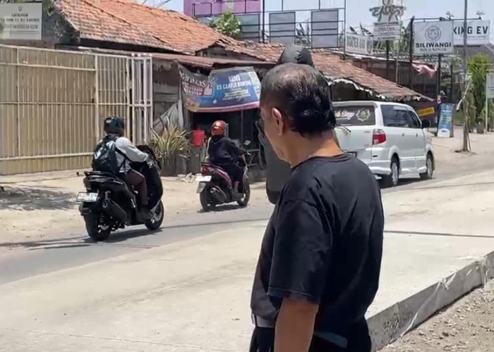Sebulan Dibangun Belum Rampung, Jalan Depan Pasar Brayung Kudus Disorot