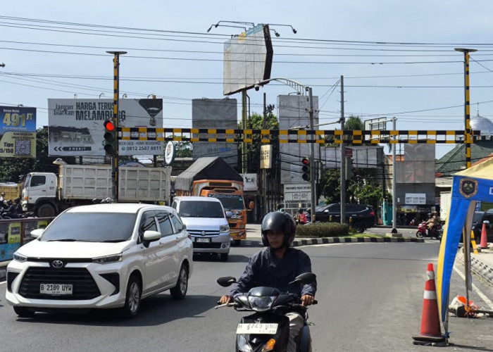 Portal Truk Dipasang Lagi di Semarang, Puluhan Kendaraan Berat Diputar Balik Tiap Hari di Jalur Prof Hamka