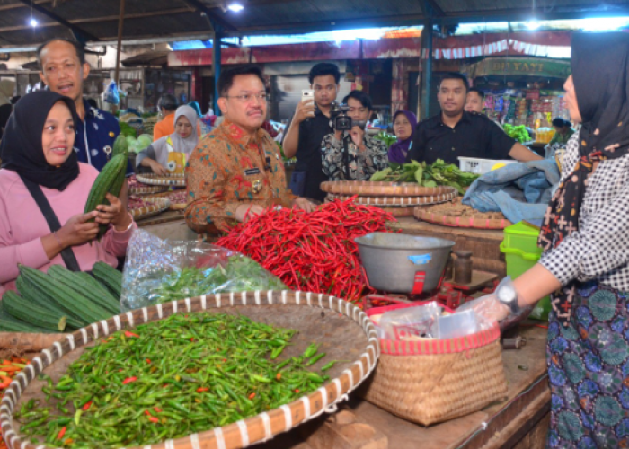 Jelang Nataru 2025/2026, Wali Kota Sidak Ketersediaan Sembako di Pasar Blauran Salatiga