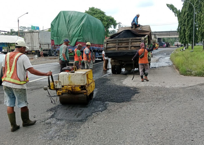 Setelah Ada Korban Meninggal, Jalan Pantura Batang-Pekalongan Akhirnya Diperbaiki, Ada Peran Pj Bupati Batang