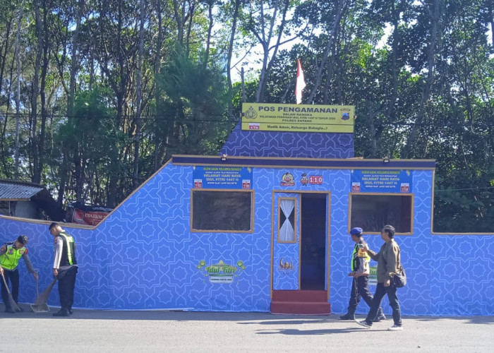 Unik, Pos Pam Mudik Polres Batang Ini Berbentuk Kapal di Pantai Sigandu