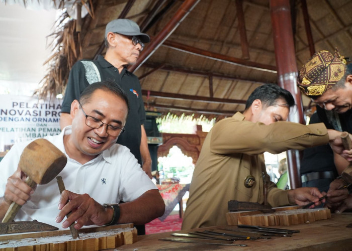 Witiarso Utomo Obral Kartu Sakti ke Ratusan Buruh Mebel Jepara, Ternyata Ini Manfaatnya