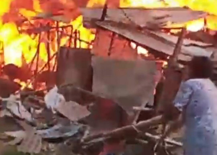 Gudang Rongsok di Dinuk Tegal Ludes Terbakar, Api Merembet dari Sampah yang Dibakar