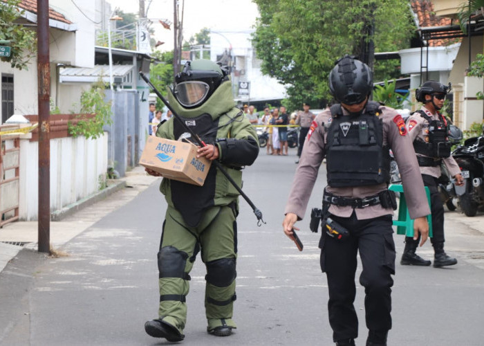 Tim Gegana Brimob Pati Evakuasi Kardus Mencurigakan di Kudus, Ternyata Isinya Mengejutkan