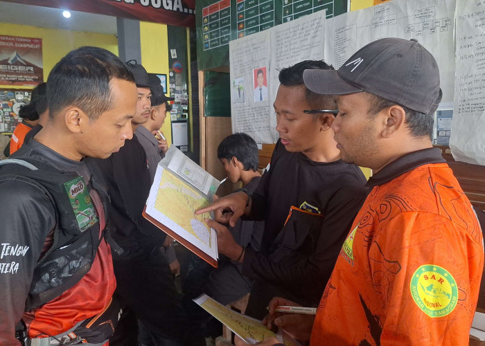 Basarnas Temukan Titik Koordinat Ponsel Pendaki yang Hilang di Gunung Slamet