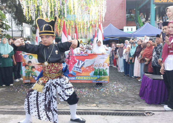 AAY 2025/2026 Al Azhar 22 Salatiga: Aksi-atraksi, Enterpreneur Hingga Confetti Popper yang Gagal