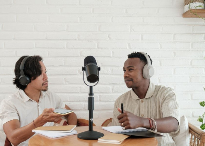 8 Cara Mendapatkan Uang dari Podcast dengan Mudah, Uang 2 Juta per Minggu di Tangan