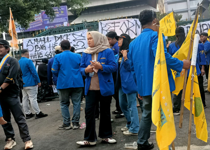 PMII Jateng Demo di Kantor Gubernur, Desak Evaluasi Total Program MBG dan Tolak RUU Polri
