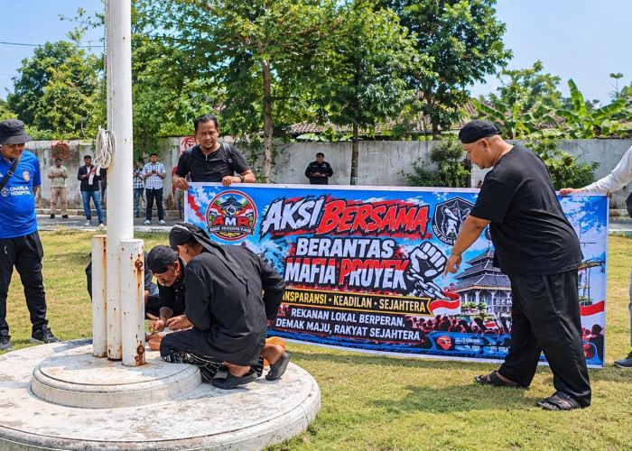 Bawa Banner Berantas Mafia Proyek, ASMAK Desak Dinputaru Demak Buka-bukaan