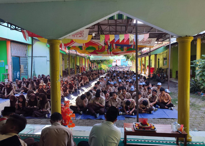 HUT ke 27, SMK Peristek Kabupaten Tegal Santuni 100 Anak Yatim