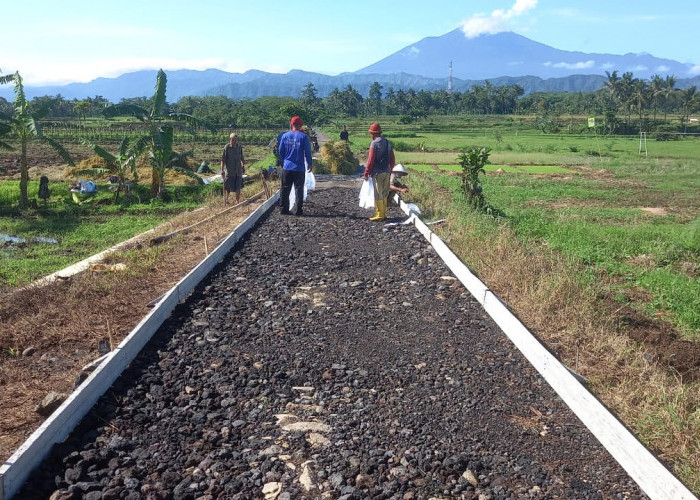 Jalan RT 22 Desa Rembul Kabupaten Pemalang Dirabat Beton