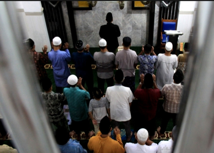 Ratusan Jamaah Ikuti Salat Gerhana di Masjid Nun Kota Tegal