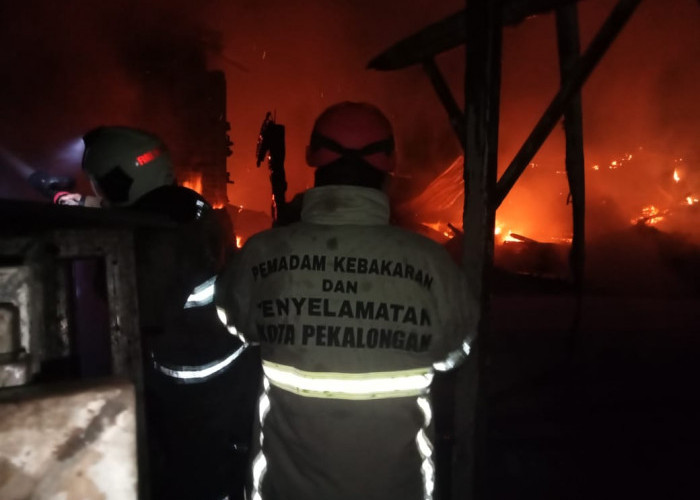 Api Membesar Saat Penghuni Tidur, Rumah Sekaligus Usaha Batik di Pekalongan Terbakar