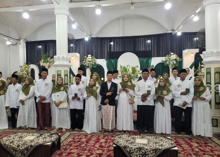Gratis dan Dapat Mahar, 21 Pasangan Ikuti Nikah Maulid Pekalongan