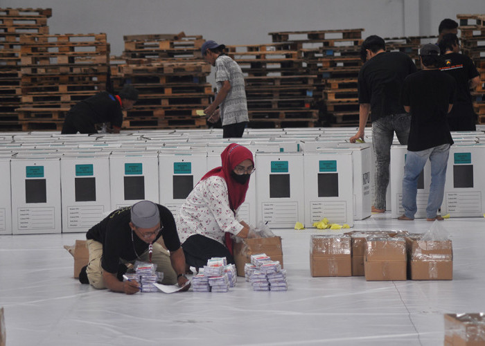 600 Surat Suara Rusak, KPU Kota Semarang Mulai Lakukan Pengepakan Logistik Pilkada Serentak