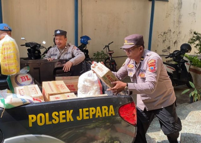 Bentuk Peduli dan Kasih Sayang, Polsek Jepara Kota Serahka Bantuan Sembako ke Panti Asuhan Putri Aisyiyah  