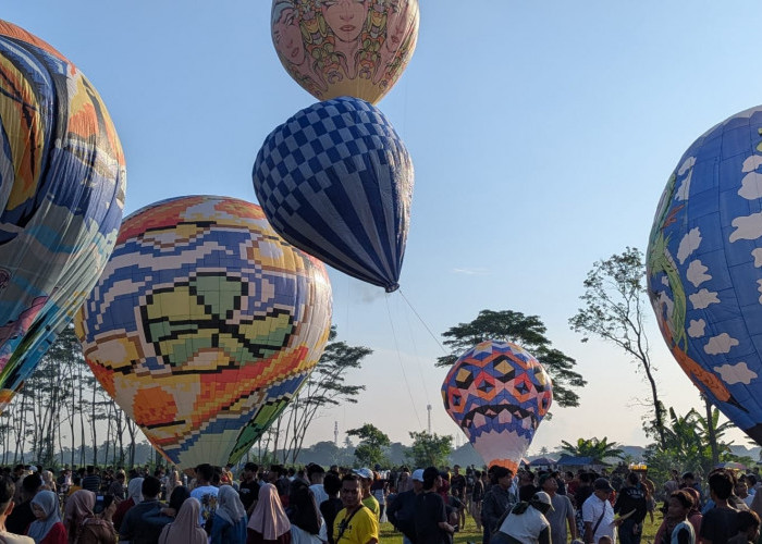 Dari Tayo hingga Dragon Ball, Serunya Penyisihan Festival Balon Udara Pekalongan