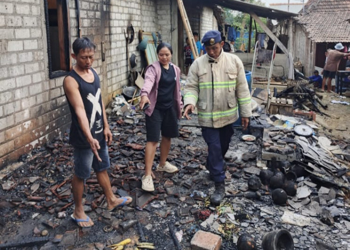 Lupa Matikan Kompor Saat Panaskan Sayur, Rumah dan Warung Makan di Krikilan Rembang Ludes Terbakar